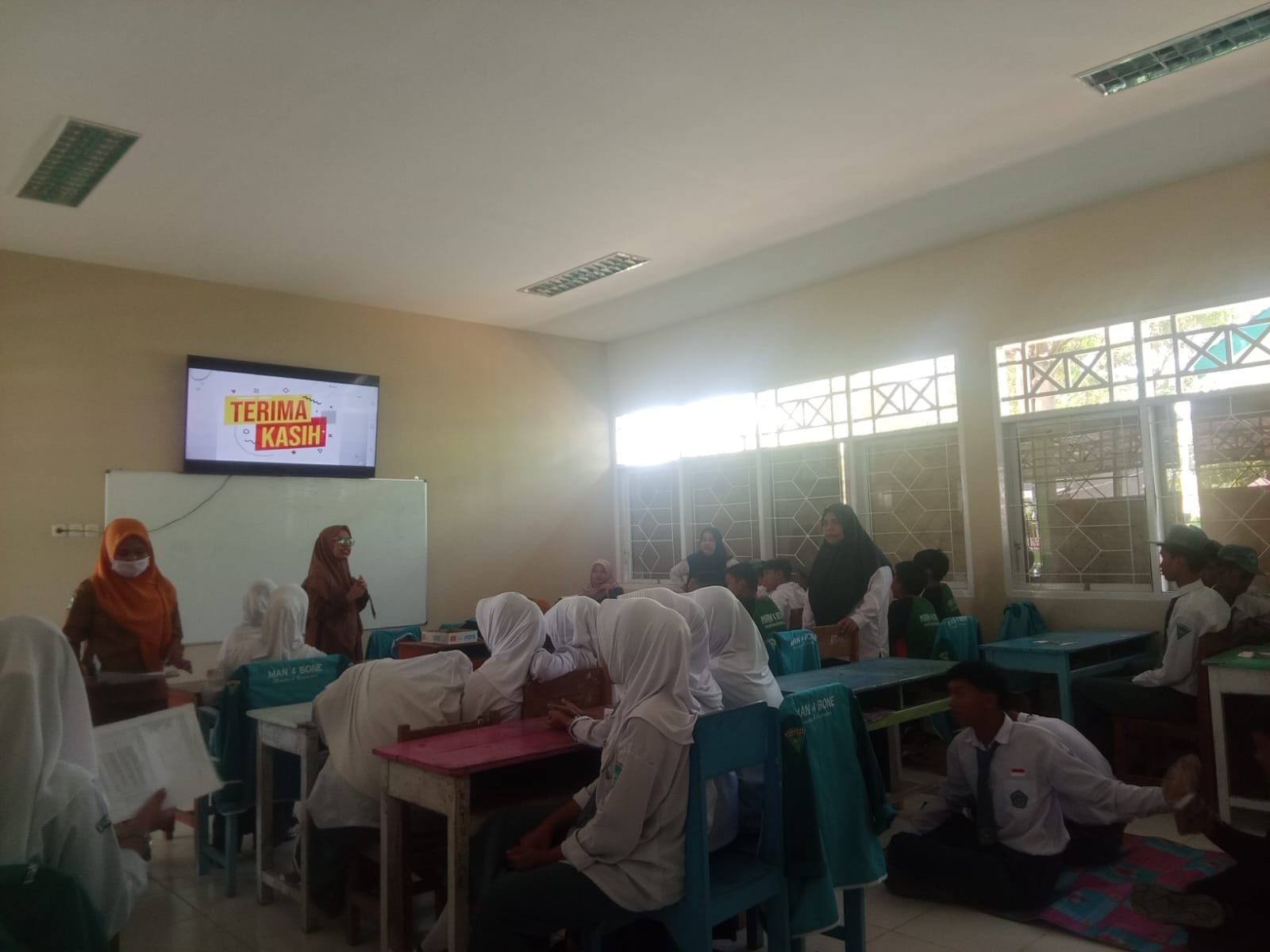 UPT Puskesmas Kajuara Gelar Sosialisasi Dan Screening HIV/AIDS Di MAN 4 Bone