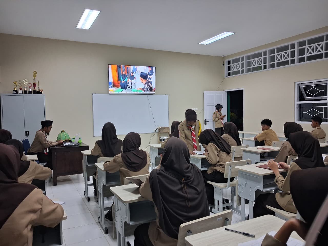 Pramuka Andi Pabbentingi Batari Toja MAN 4 Bone Terima Materi Sejarah Dan Kepemimpinan
