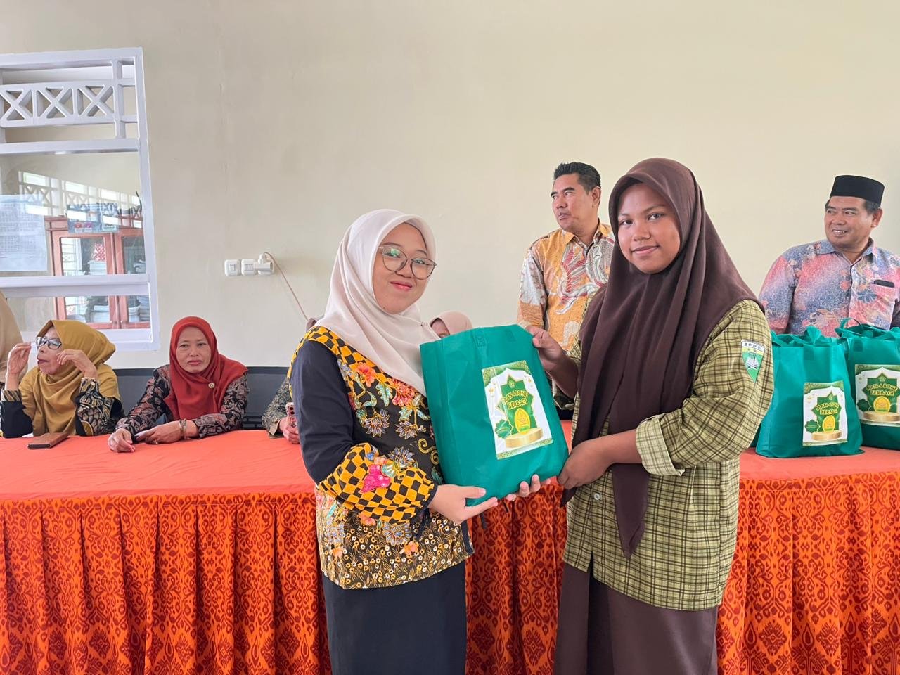 Peserta Didik MAN 4 Bone Mendapatkan Berkah Di Bulan Ramadhan