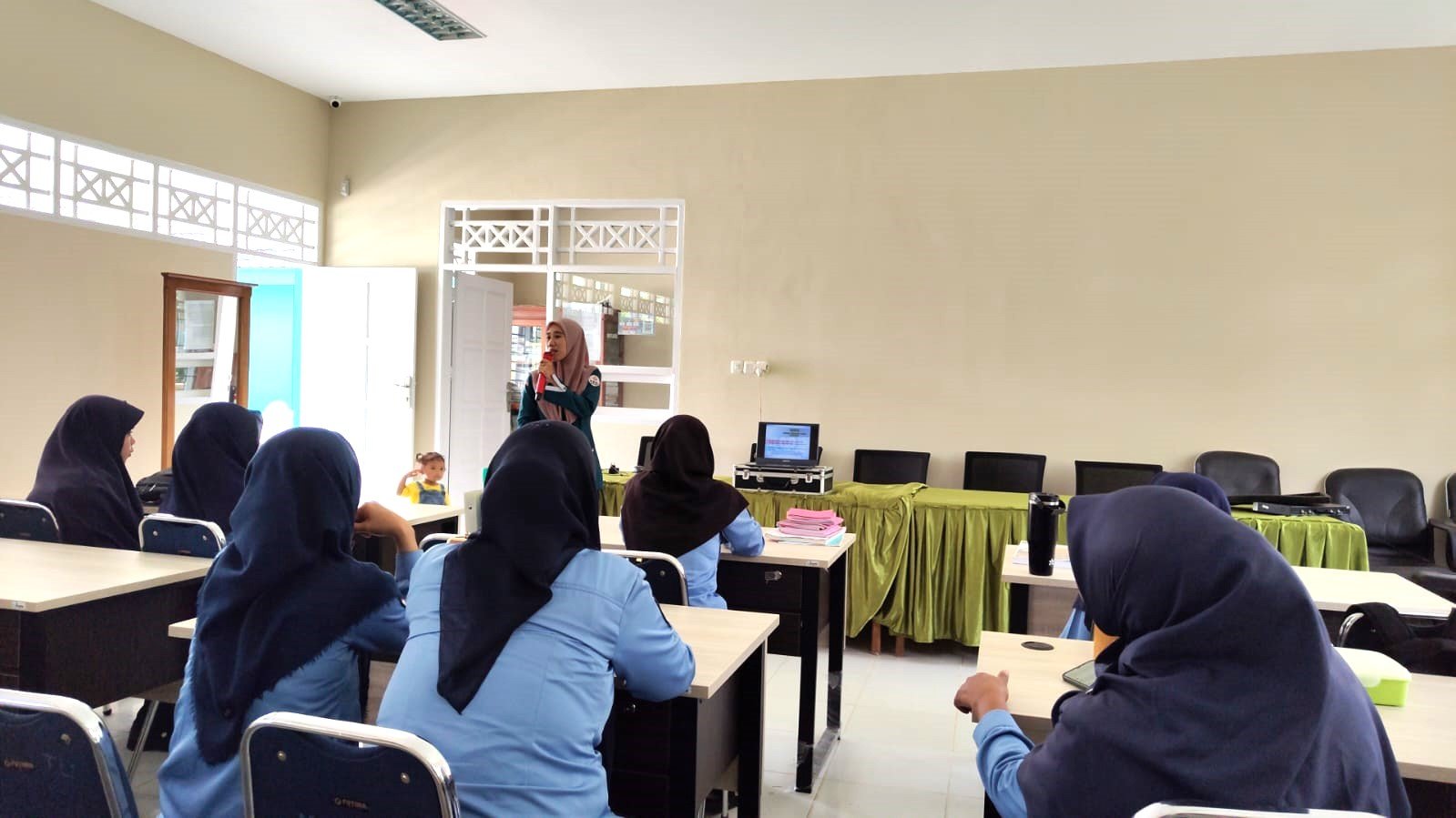 YKKI Sulselbar Cabang Makassar Gelar Sosialisasi Tumor Dan Kanker Di MAN 4 Bone